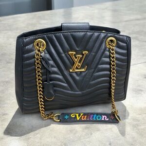 2019’ Louis Vuitton New Wave Shoulder Bag
